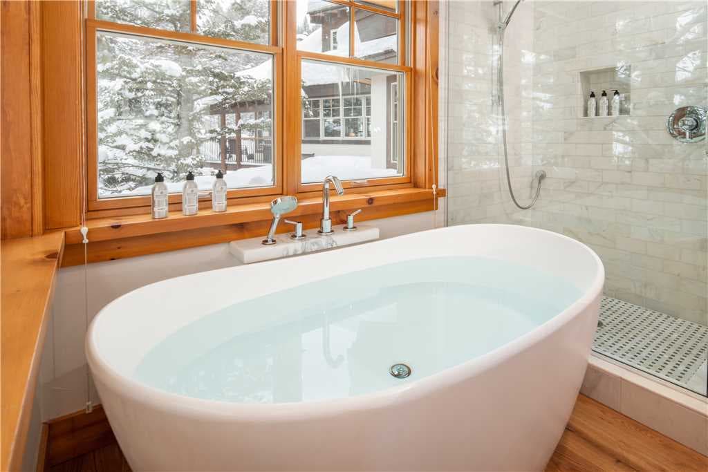 Master Bathroom Tub and Shower