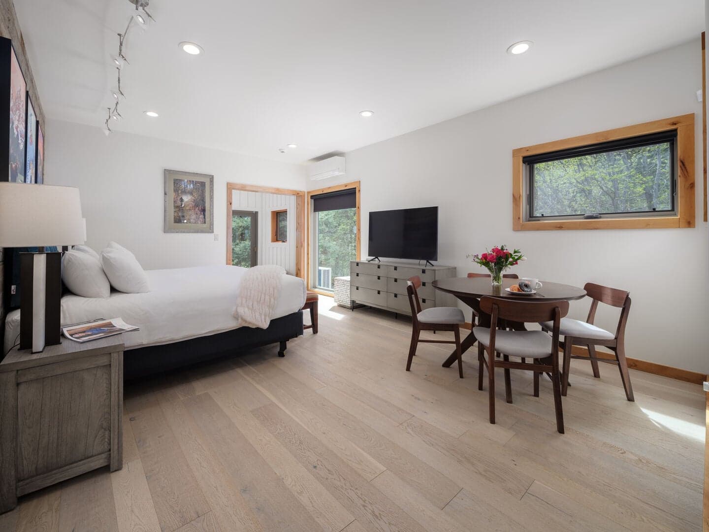 Guest House Studio - King Bed