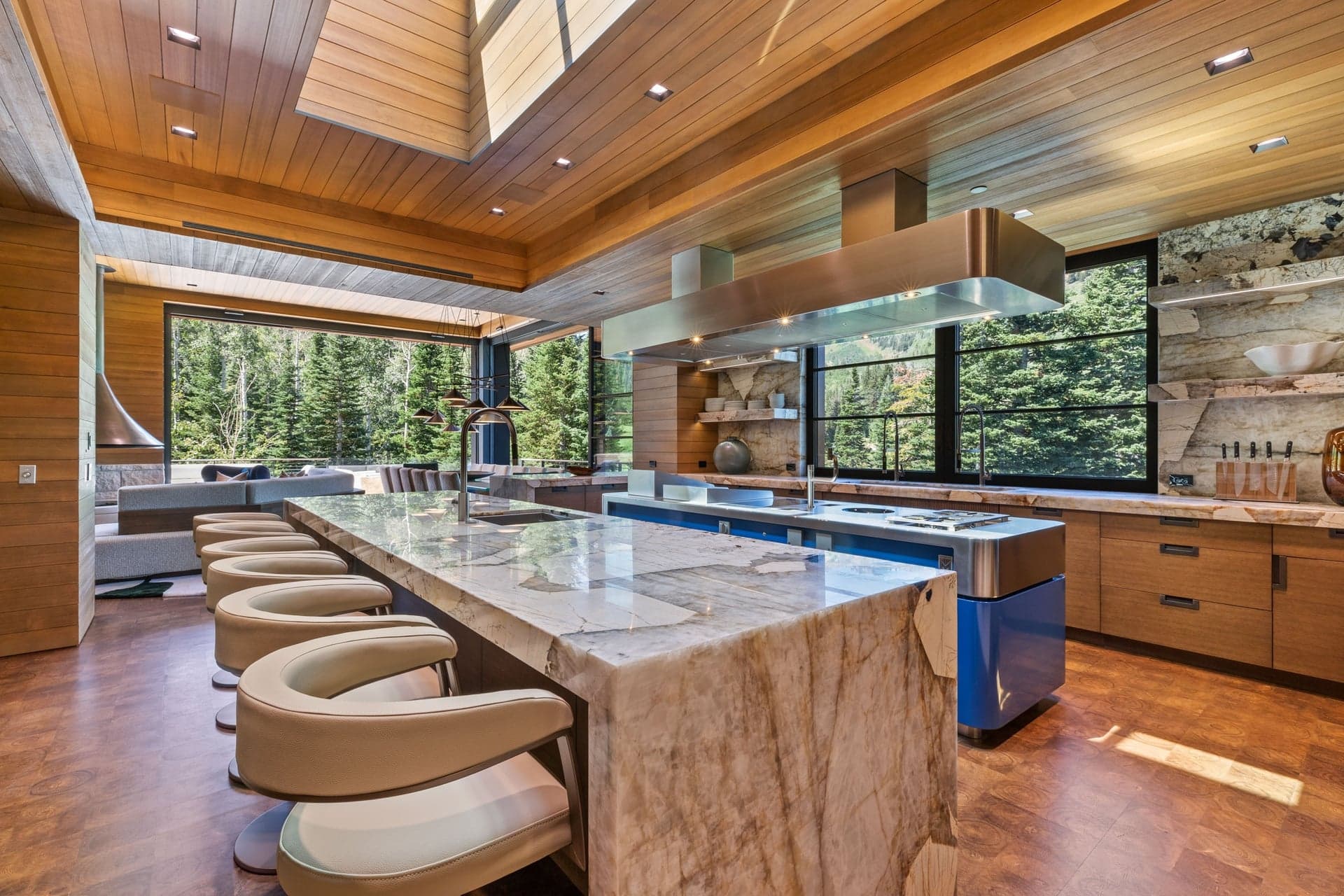 Large Eat-IN Kitchen Space with Every Amenity.