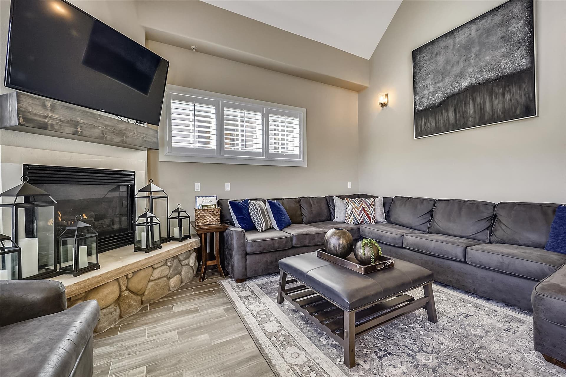 Living Room - Corral 306E - Breckenridge Vacation Rental