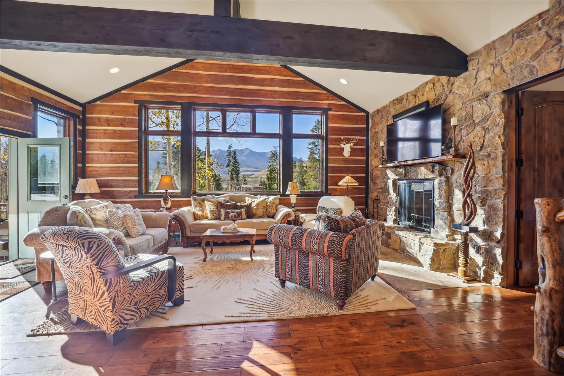 Living Area - Silver Circle Lodge - Breckenridge Vacation Rental