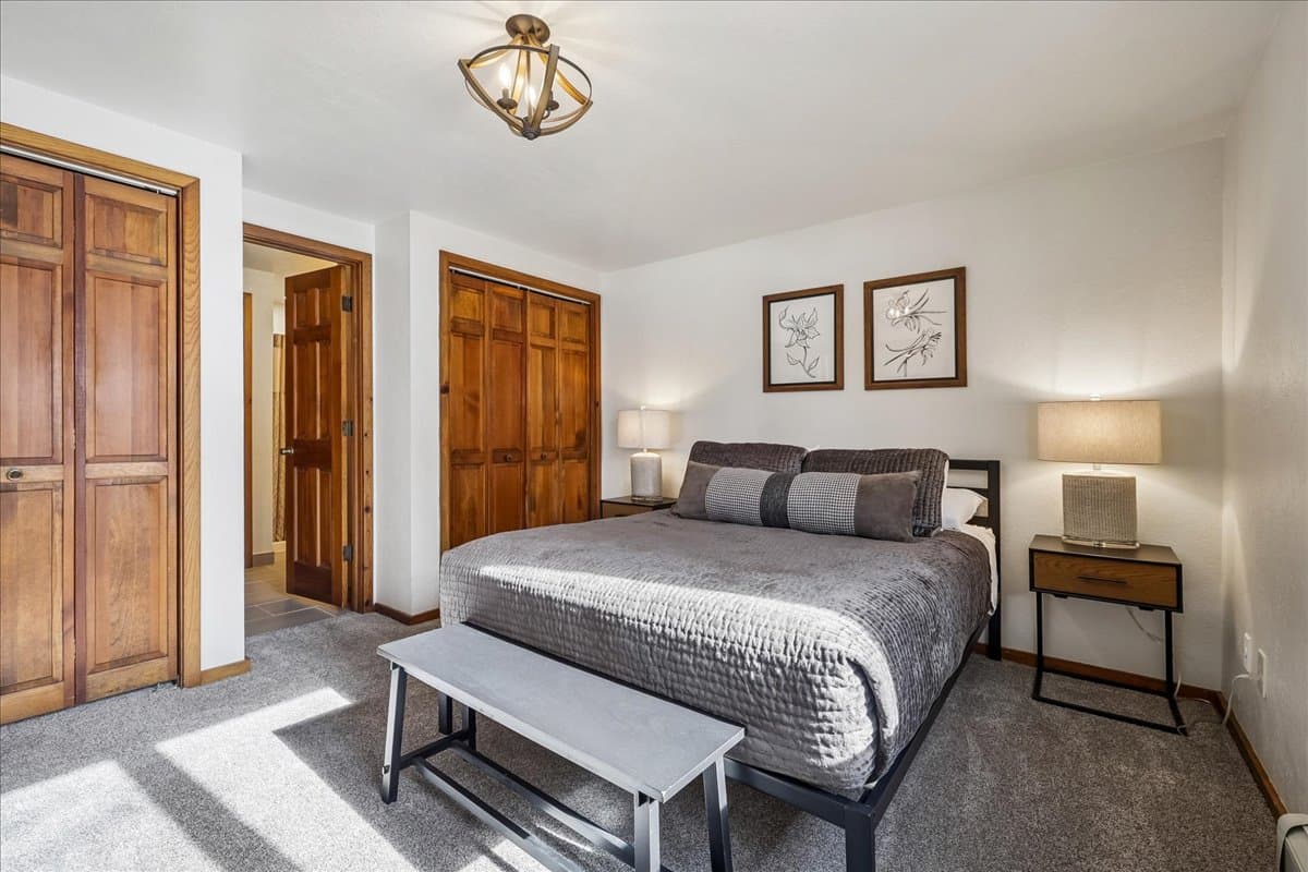 Bedroom - Villa Mount Royal - Frisco Vacation Rental