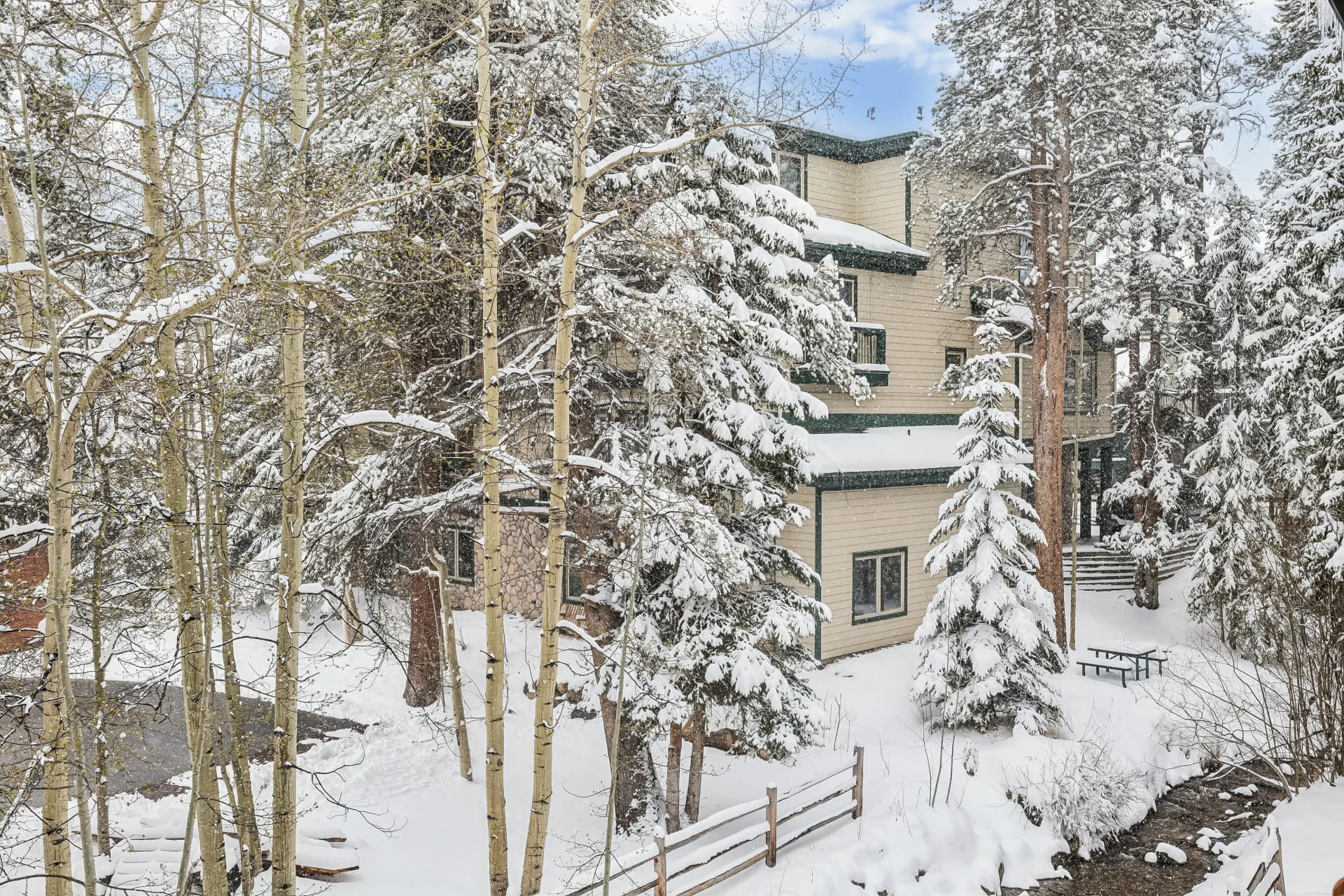 Exterior - 4 O'Clock Lodge D27 - Breckenridge Vacation Rental