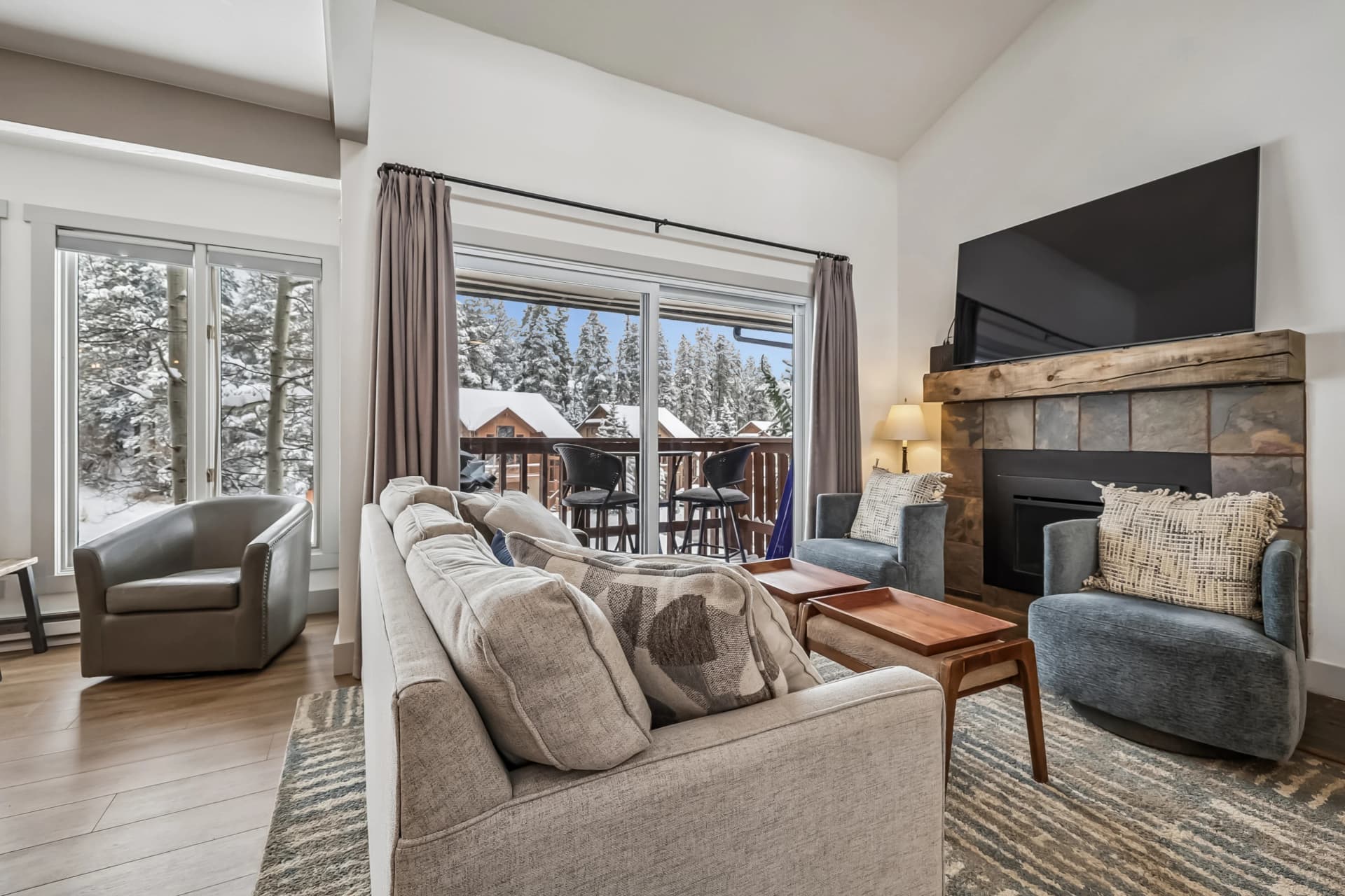 Living Area - 4 O'Clock Lodge D27 - Breckenridge Vacation Rental