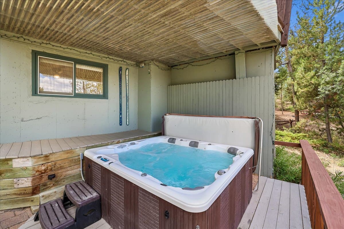 Hot Tub - Tenderfoot Basecamp - Dillon Vacation Rental