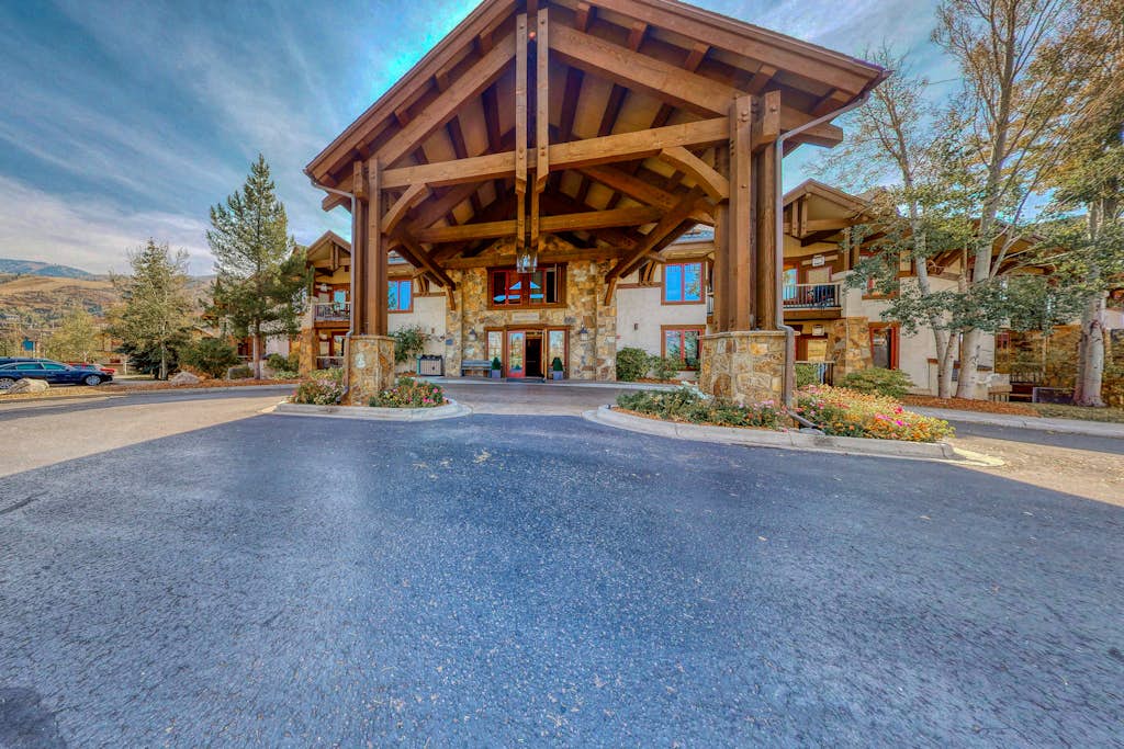 EagleRidge Lodge