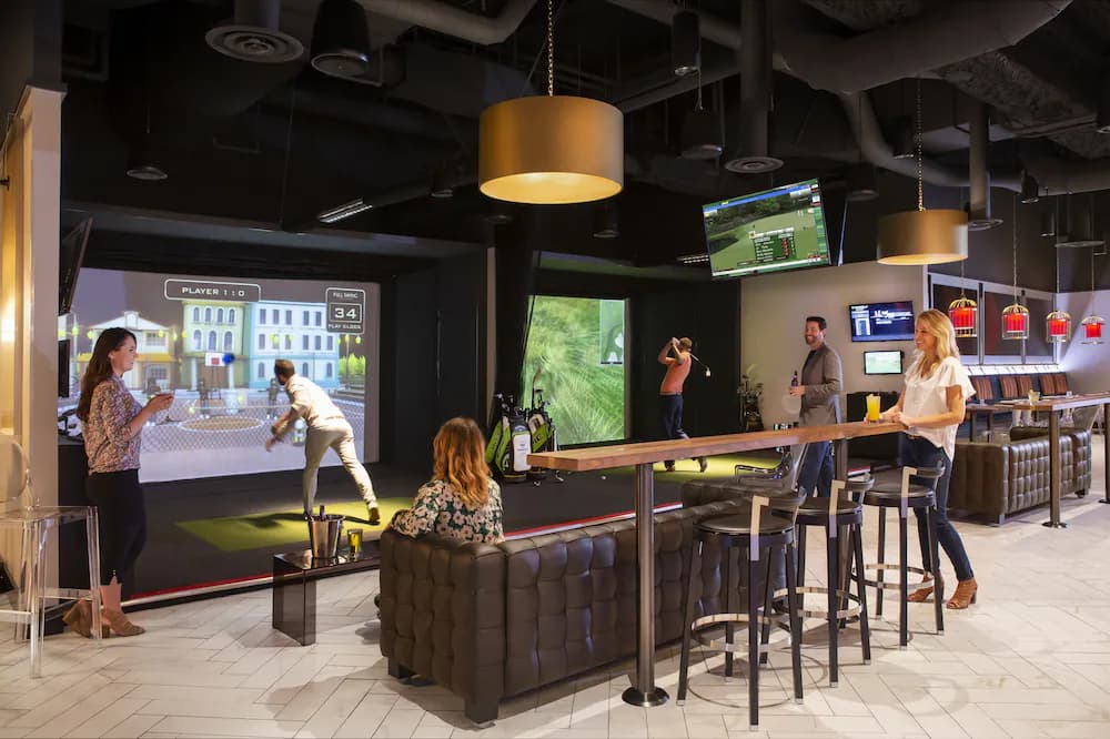 Indoor golf driving range
