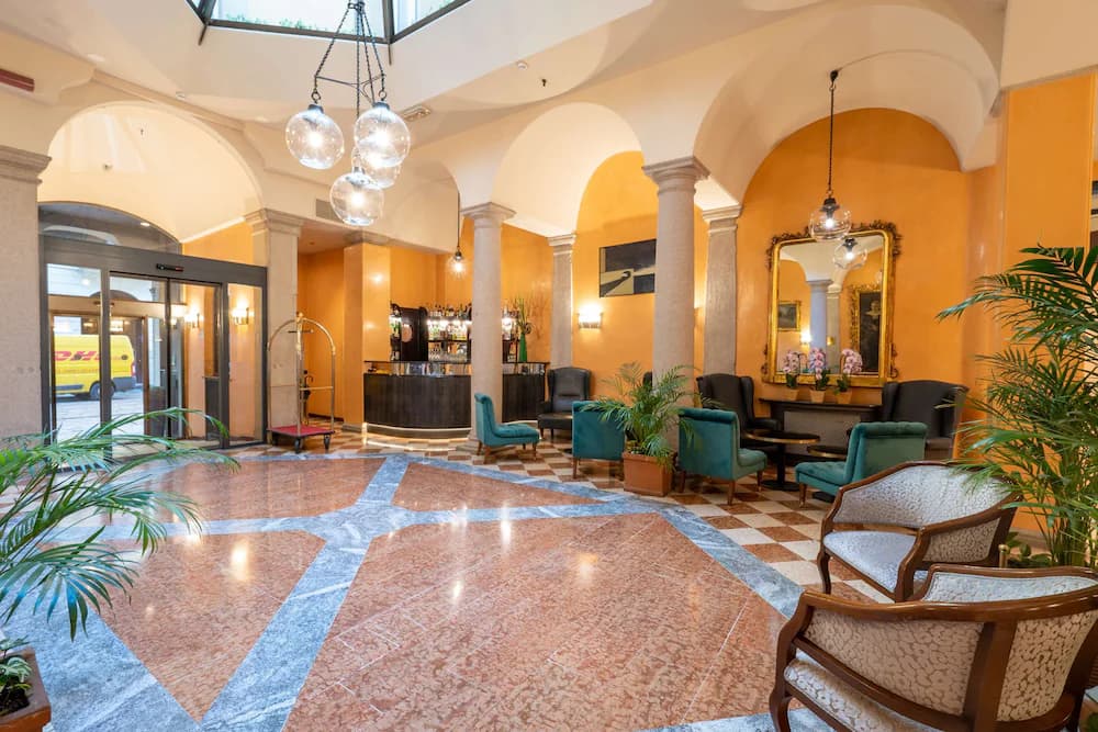 Lobby lounge