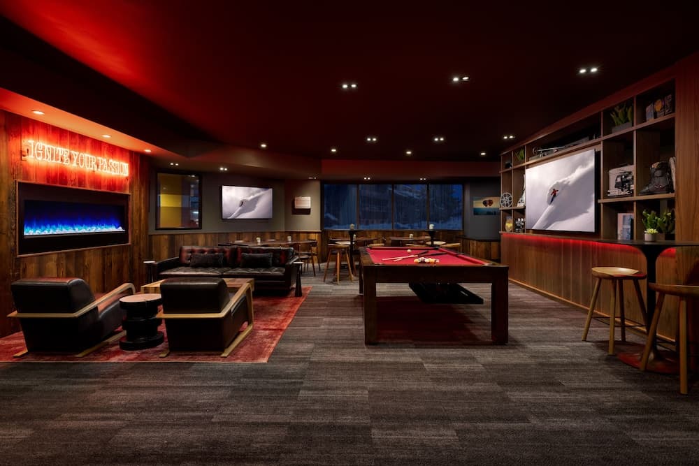 Lobby lounge