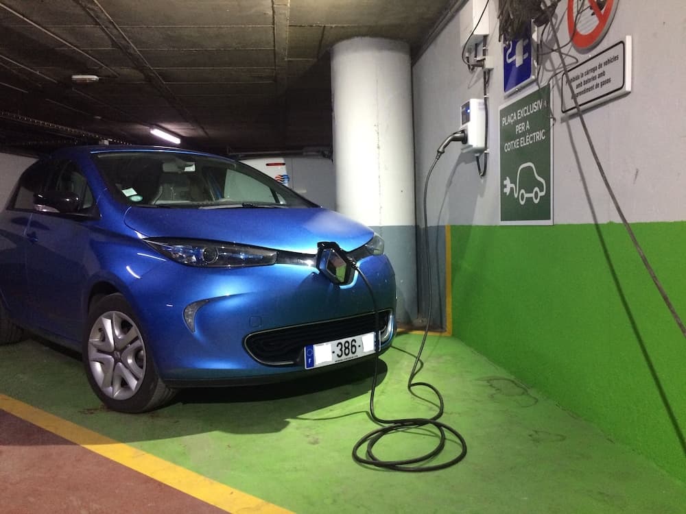 Electric vehicle charging station