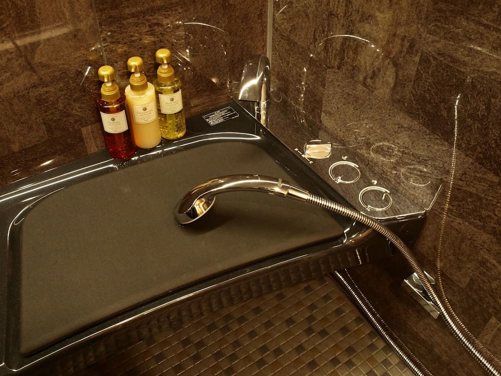 Bathroom amenities