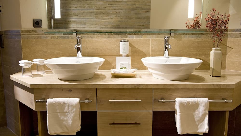 Bathroom sink