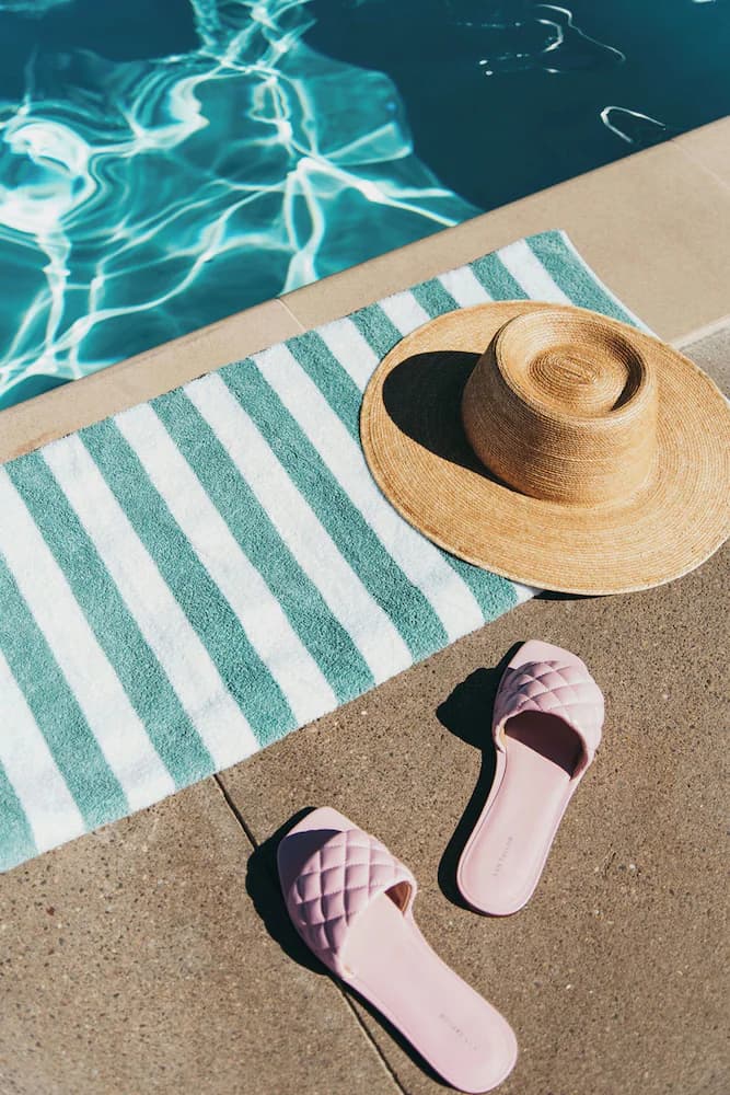 Indoor/outdoor pool