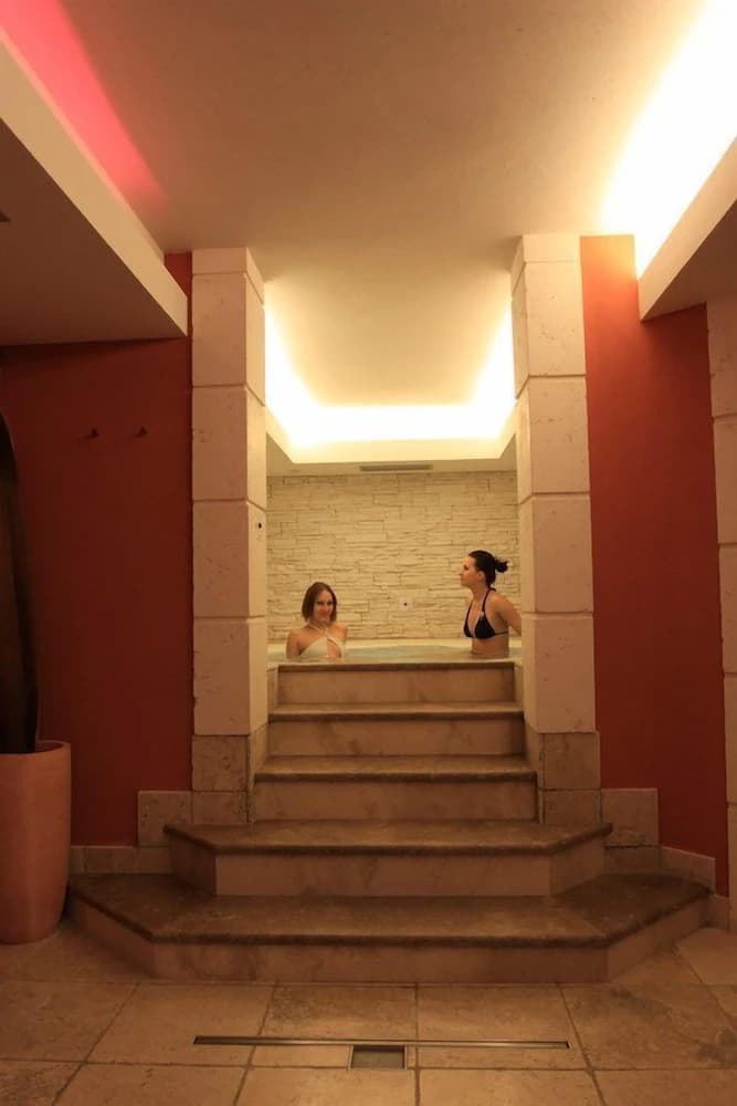 Indoor spa tub