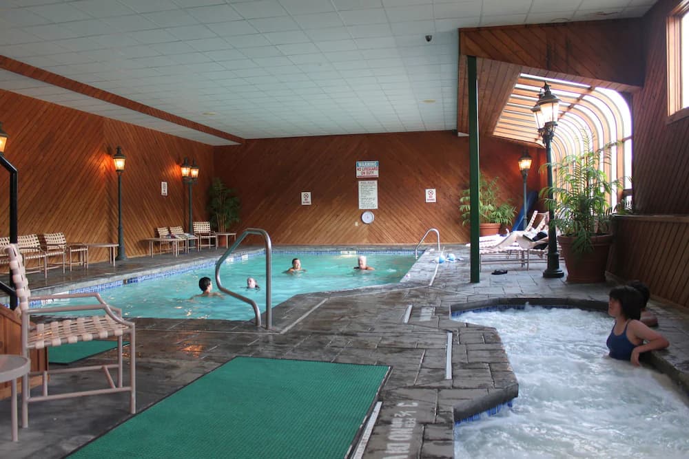 Indoor spa tub