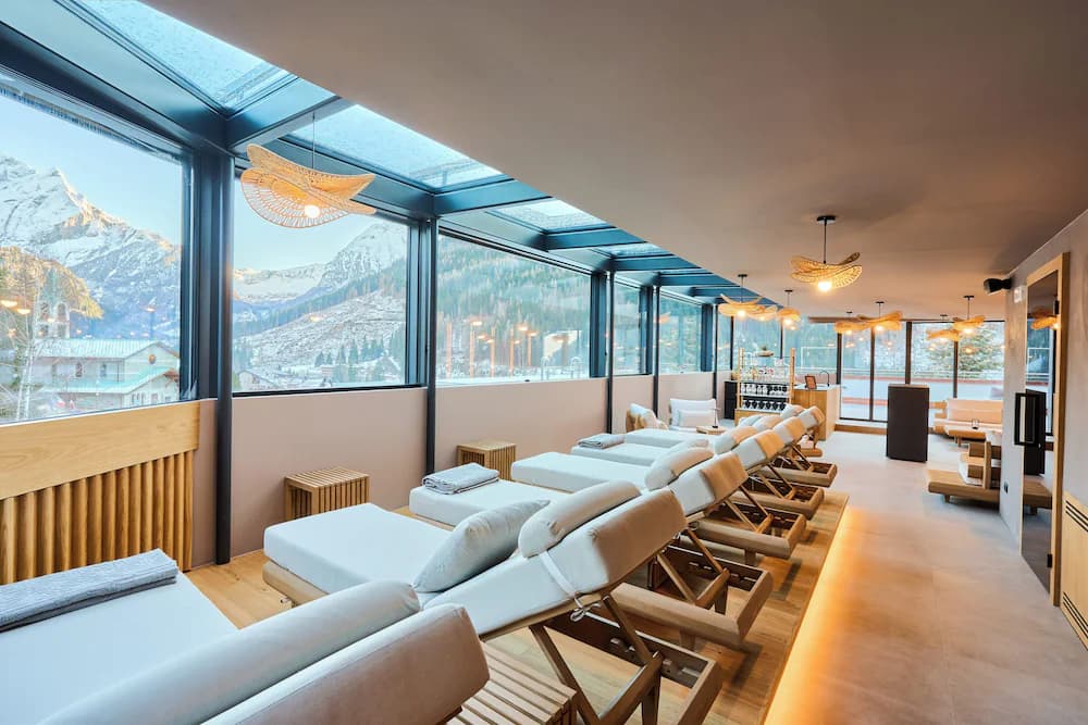 Poolside bar