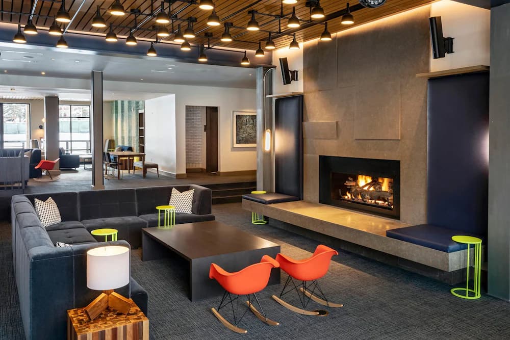 Lobby lounge