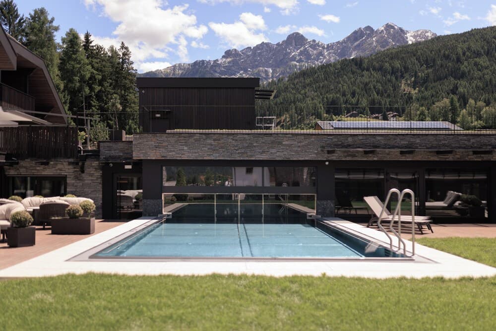 Exercise/lap pool