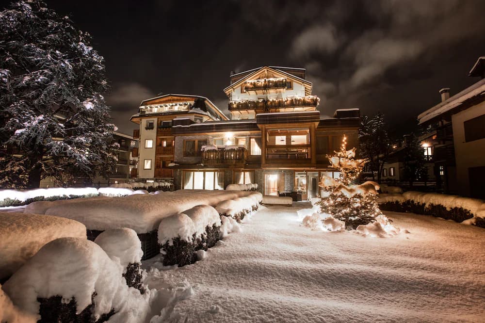 Front of property - evening/night