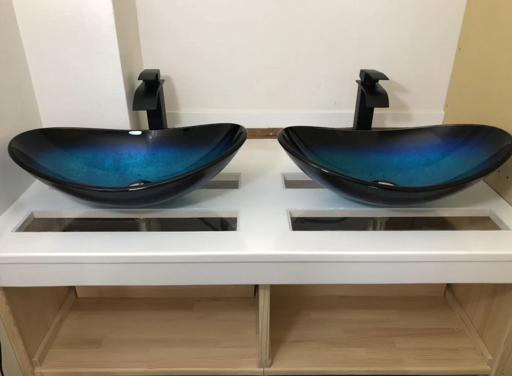 Bathroom sink