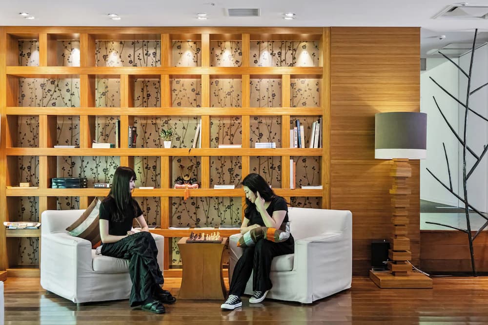 Lobby lounge
