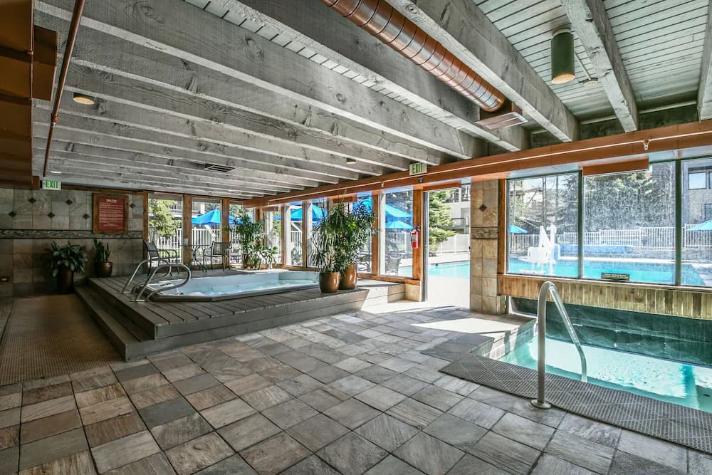 Indoor spa tub