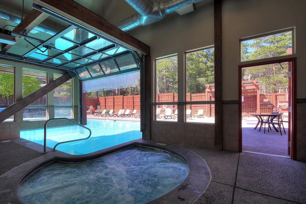 Indoor spa tub