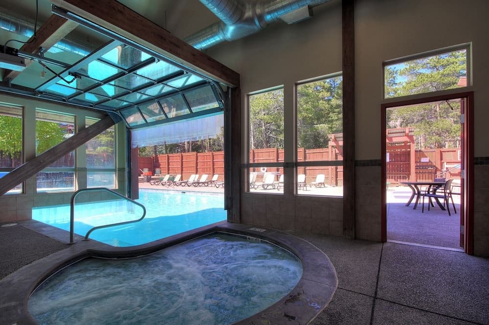 Indoor spa tub